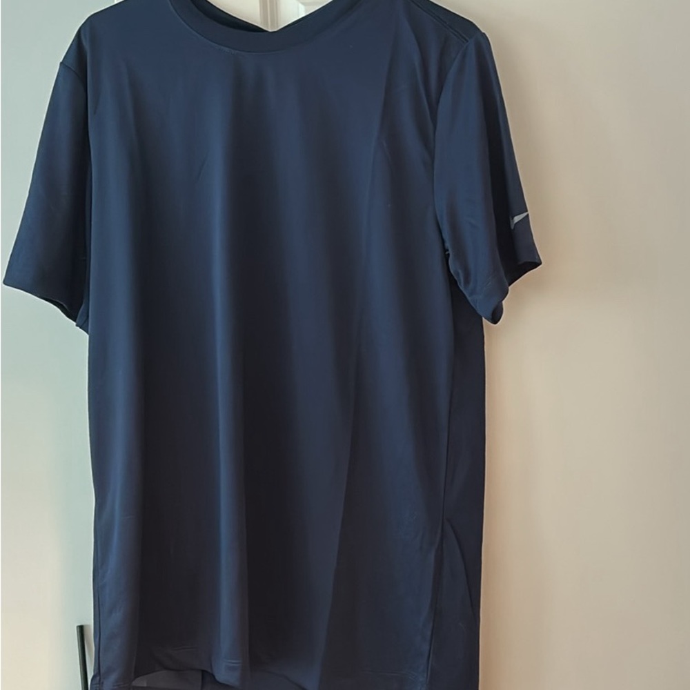 Men’s medium golf shirt
